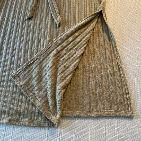 Beige sleeveless sweater dress - Picture 3 of 5